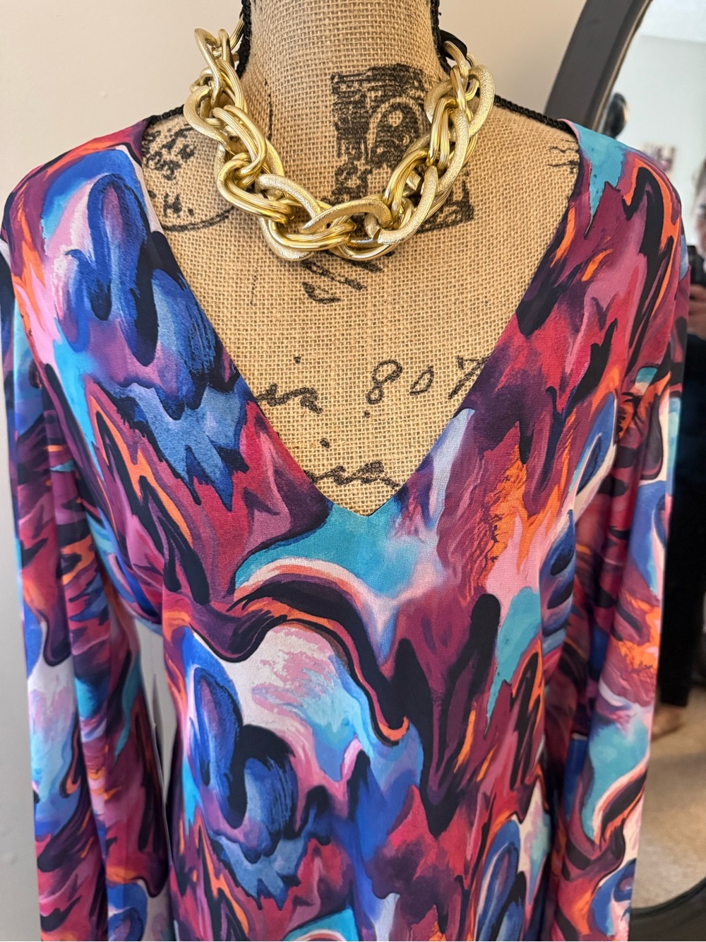 bebe Multicolor Abstract V-Neck Tunic - Picture 4 of 7